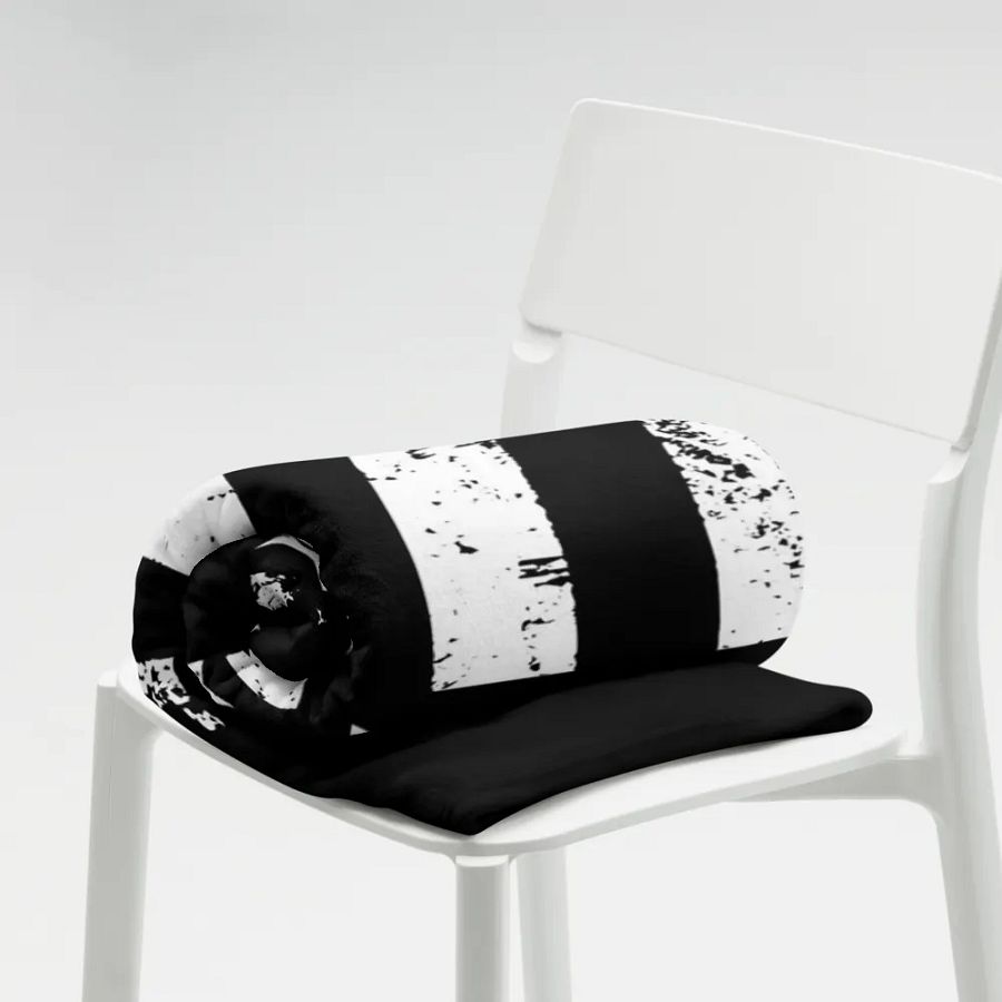 Patriotic Comfort: Distressed Stars and Stripes Black and White American Flag Throw Blanket product image (7)
