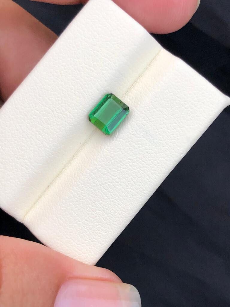 TOURMALINE EMERALD CUT GREEN COLOR GEMSTONE FOR RING & JEWELLERY, 1.50 CARAT product image (3)