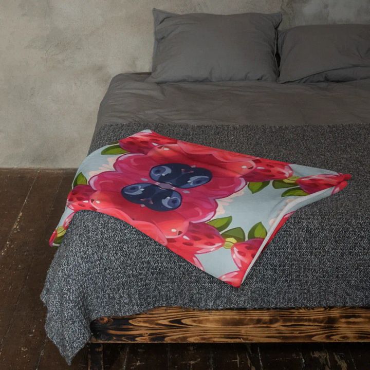 Berry Bliss Seamless Patterned Throw Blanket product image (1)