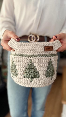 Say TTRB for the latest crochet pattern to make! Meet your new holiday heroes! These Twinkling Trees mosaic crochet baskets a...