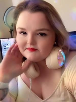 Hoping everything is now working with my pc! I look forward to seeing you all later for stream with @DiscLink and @SamuraiTacos1 as we carry on killing our way through #Left4Dead2! See you later this evening! I’m off out to a friend’s birthday dinner before. Do I look okay? 👀 #splithaircolor #brunettegirl  #blondegirl #fyp