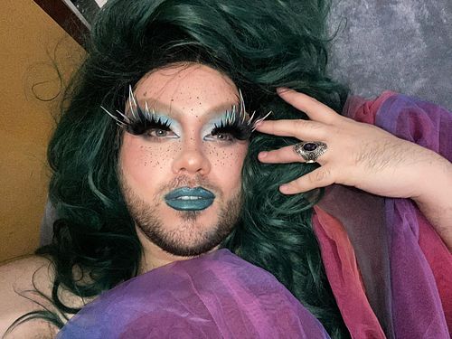 I just want to be comfy on my beanbag chair and pretty #lgbtqiaplus #lgbtqia #lgbt #dragqueen #drag #dragmakeup #makeup #loca...