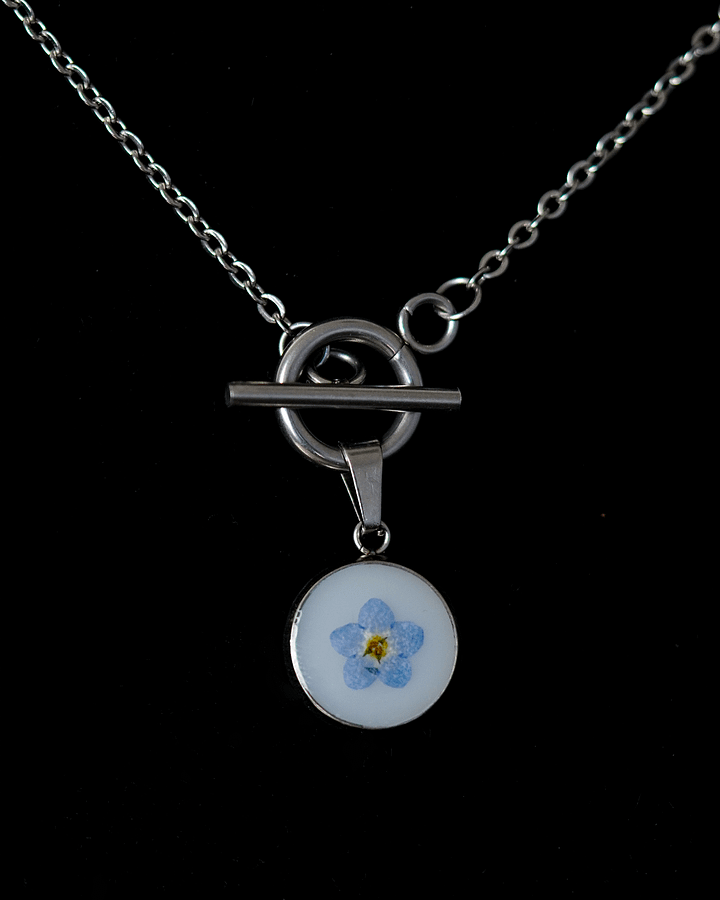 Blue Forget-Me-Not Round Necklace product image (1)
