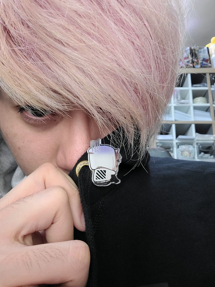 WoWoAngy - Acrylic Pin product image (2)