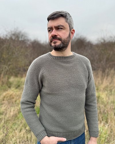Looking for a sweater that suits everyone? The Herringbone Moss Sweater has you covered. Comment HRM to get the pattern! 

Wi...