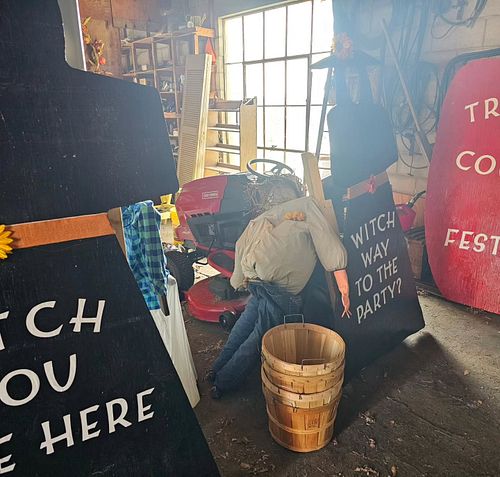 When you agree to help with the local Apple Festival, so the garage turns into this 😂😂