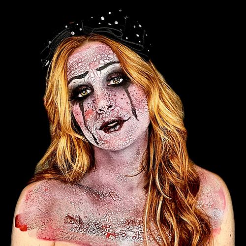 D O L L 
This was so bloody itchy, done using an Indian mud mask and my airbrush machine 
#brokendoll #dollmakeup #brokendoll...