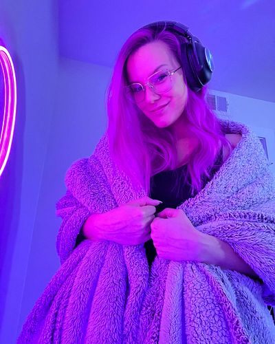 Cozy vibes happening on twitch rn!! The Subathon continues 

#streamer #apex #overwatch #artstreams #subathon #twitchatreamer...