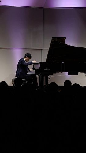 BRAVO! Eric Lu gracefully brought the keys to life at our concert last month. What an energetic end to a fabulous night! 🎹 

...