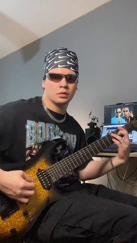 Metal heads love reggaeton too😎🙃 @jorgelo24 
@wisin @yandel @wisinyyandel 

Ready to dance for the holidays?💃🎄

#metal #metal...