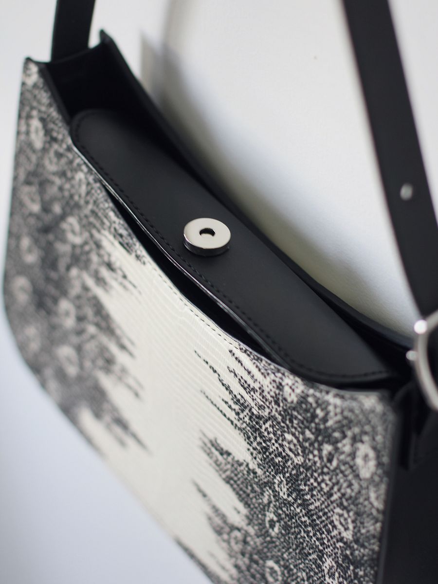 Lizard-embossed Leather Shoulder Bag – S product image (9)