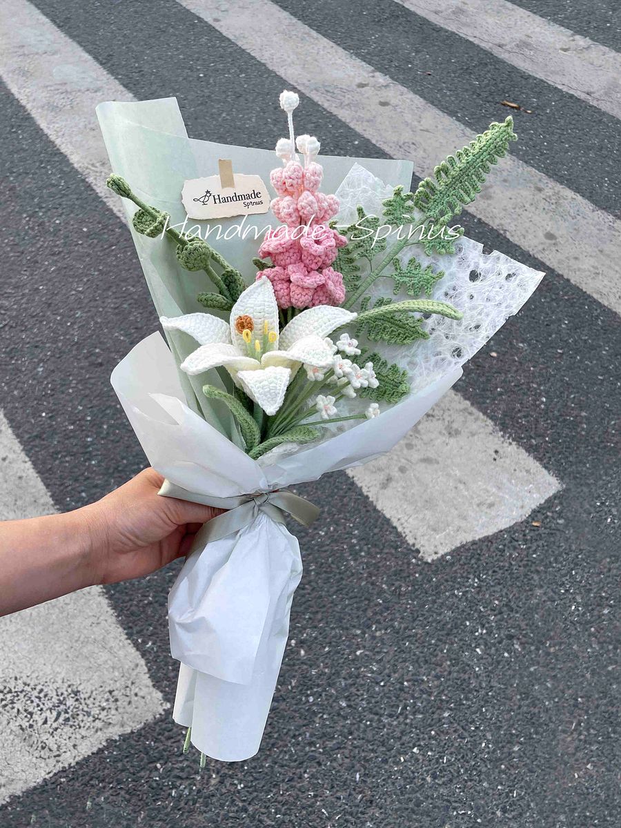 Greenfield Wonderland White Pink Flower Basket Crochet Knit Bouquet product image (1)