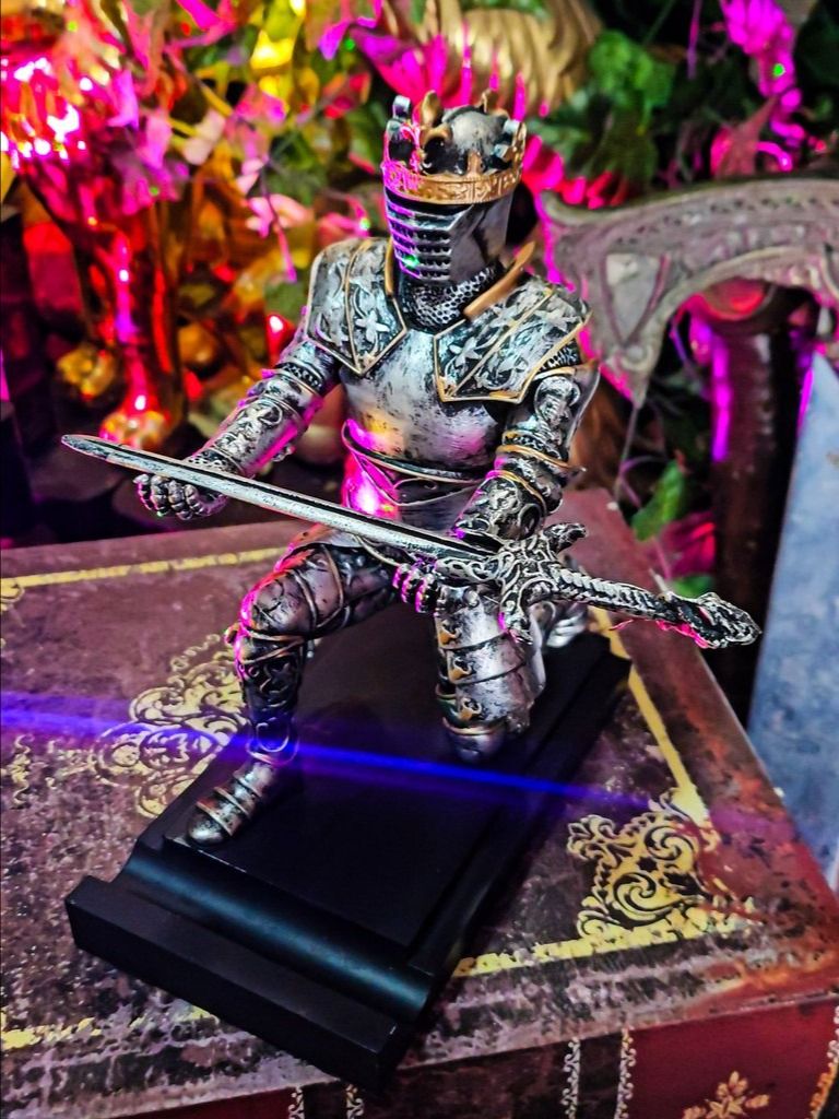 The Armored Kingdom Oathsworn Guardian Knight Stand Holder product image (3)
