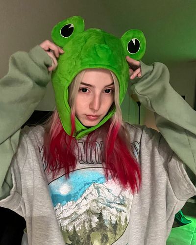 Have you ever liked an animal so much that you became one? 🐸❤️
-
-
-
-
-
-
-
-
-
-
-
#overwatch #overwatchmemes #overwatchcos...