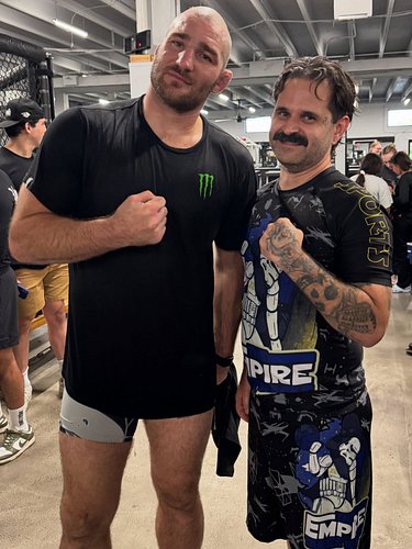 @stricklandmma The People’s Champ! 

#UFC #MMA #USA #LealLegacy