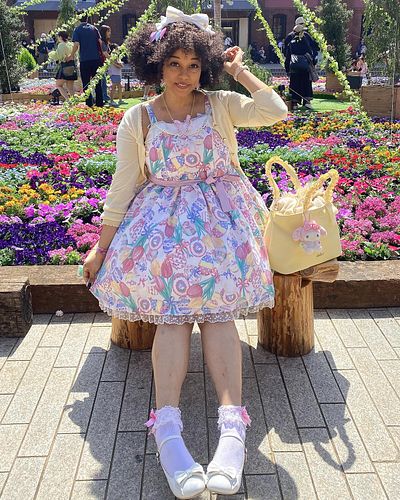There’s always something lovely happening at Akarenga in Yokohama and I love living here 🥰 The flowers smelled amazing 💐

#eg...