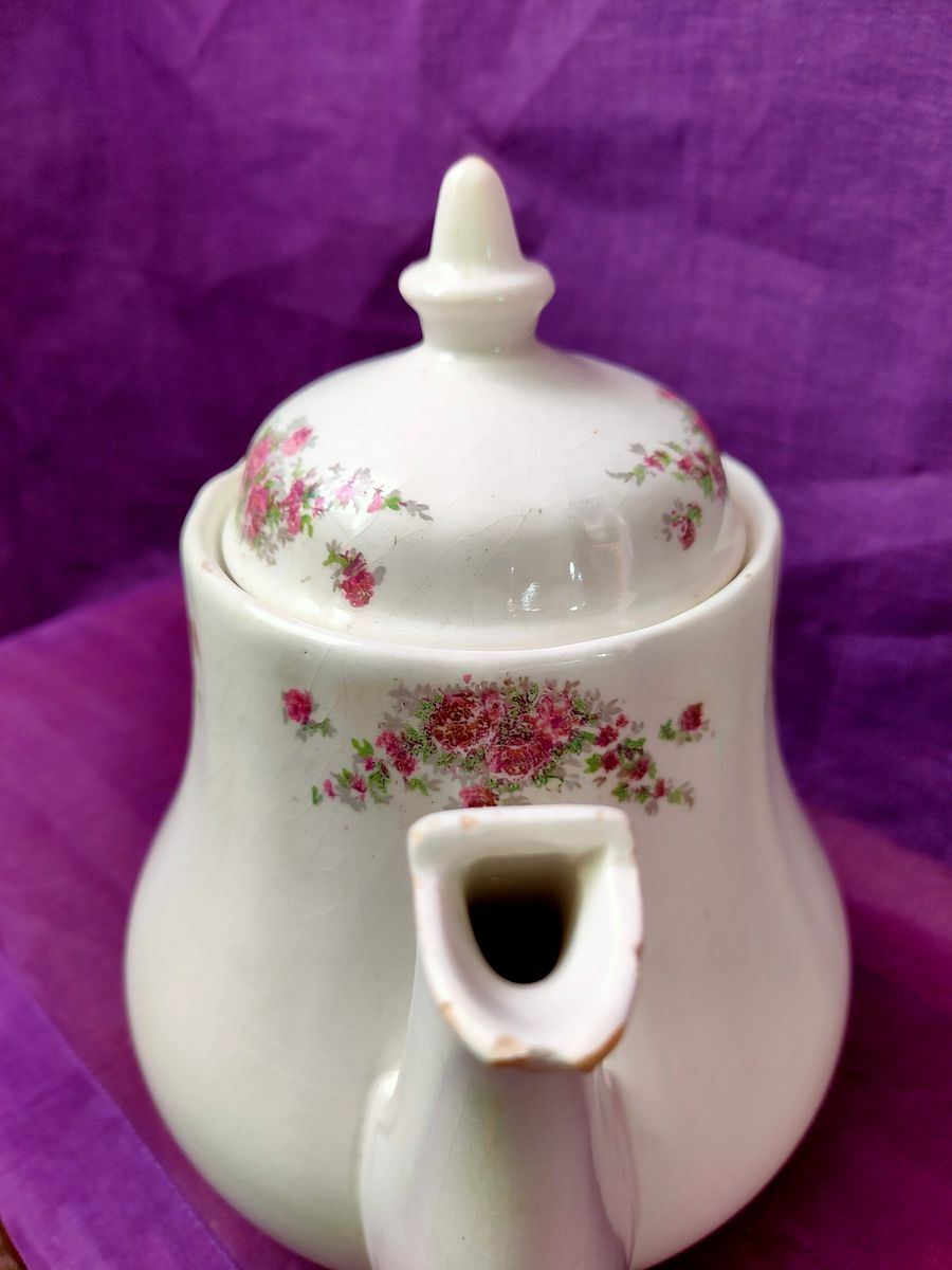 Bule Amélia - rainha de Portugal, Bule antigo com pequenas rosas, arranjo de rosas, século XIX product image (7)