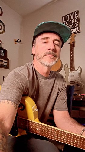 Here’s a great way to practice internalizing rhythm on the guitar. Do this little freestyle exercise every day.#reels #guitar...