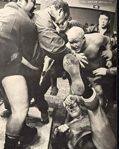 KING vs GIANT
#TheStrongestStyle #hardcorewrestling