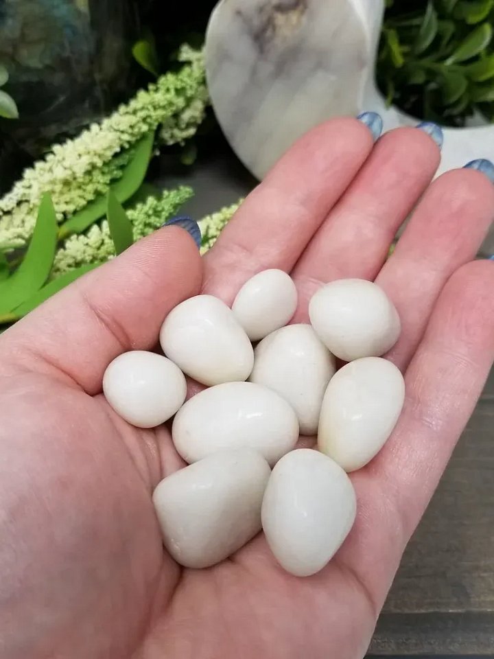 White Jade Tumbled Pocket Stone – Peace • Clarity • Emotional Balance product image (1)