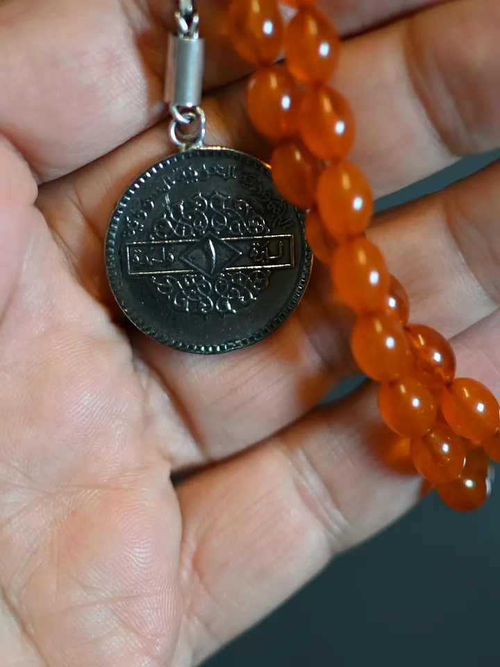 مسبحة مزينة بالليرة السورية 1979 product image (2)