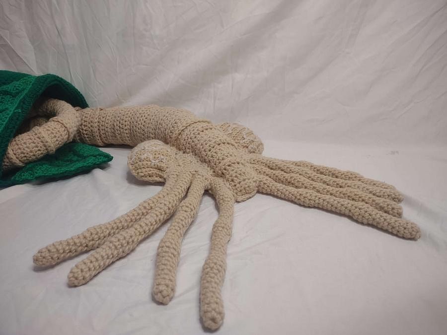 Facehugger Plushy WITH OVOMORPH(egg) product image (2)