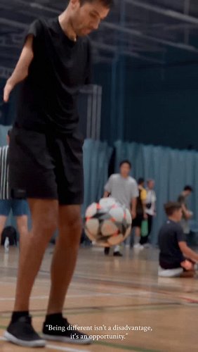 Juanro Aguiló is an optimistic motivational speaker, passionate about sports, and a lover of great challenges. He was born wi...