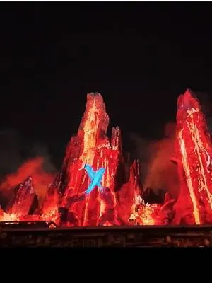 Shadows of a Memory: A Skywalker Saga Full video of projection show at Galaxy’s Edge featuring the Star Wars Skywalker saga at Disneyland Star Wars Nite 2025 #silverscreenclub #starwars #skywalkersaga #starwarsnite #disneyland 