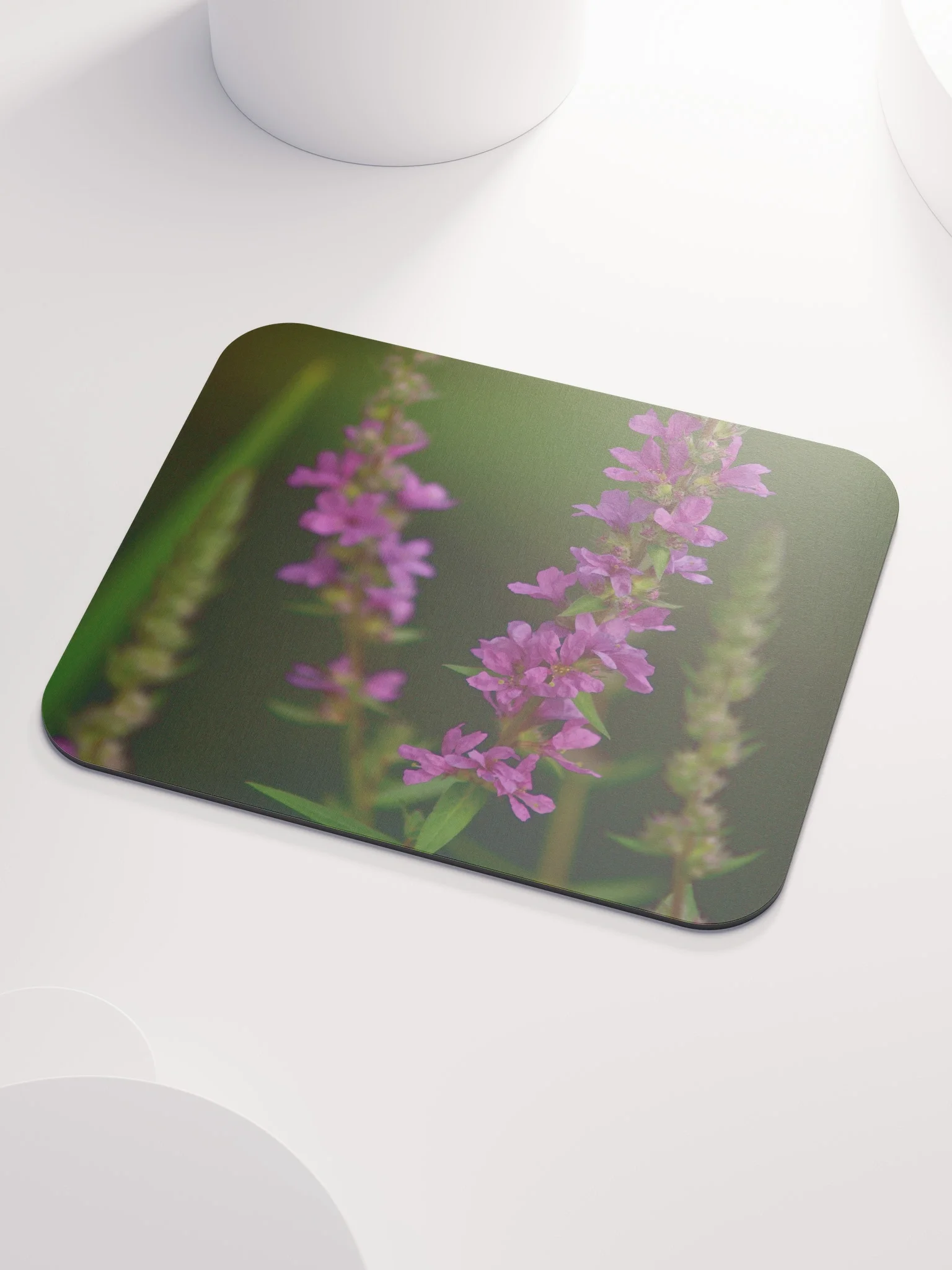 Mauspad - Violette Blüten vor dunklem Hintergrund product image (3)