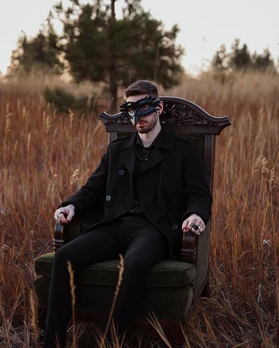 molting
-
-
-
photographer: @littleowlinthepnw 
lead: @dreamily.portraits 
lead models: @th.ommy | @angelica.aalberto 
mask: ...