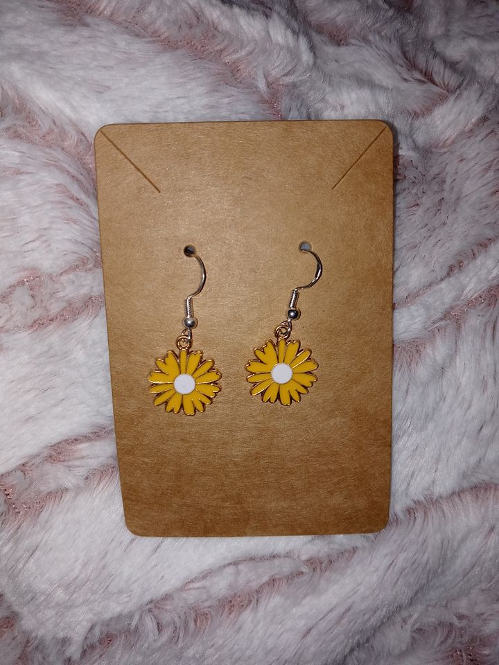 Boss momma daisy earring product image (1)