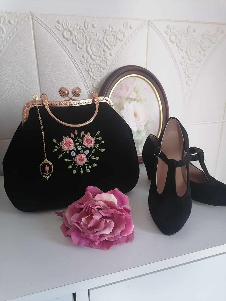 Velvet with delicate pink roses product image (2)