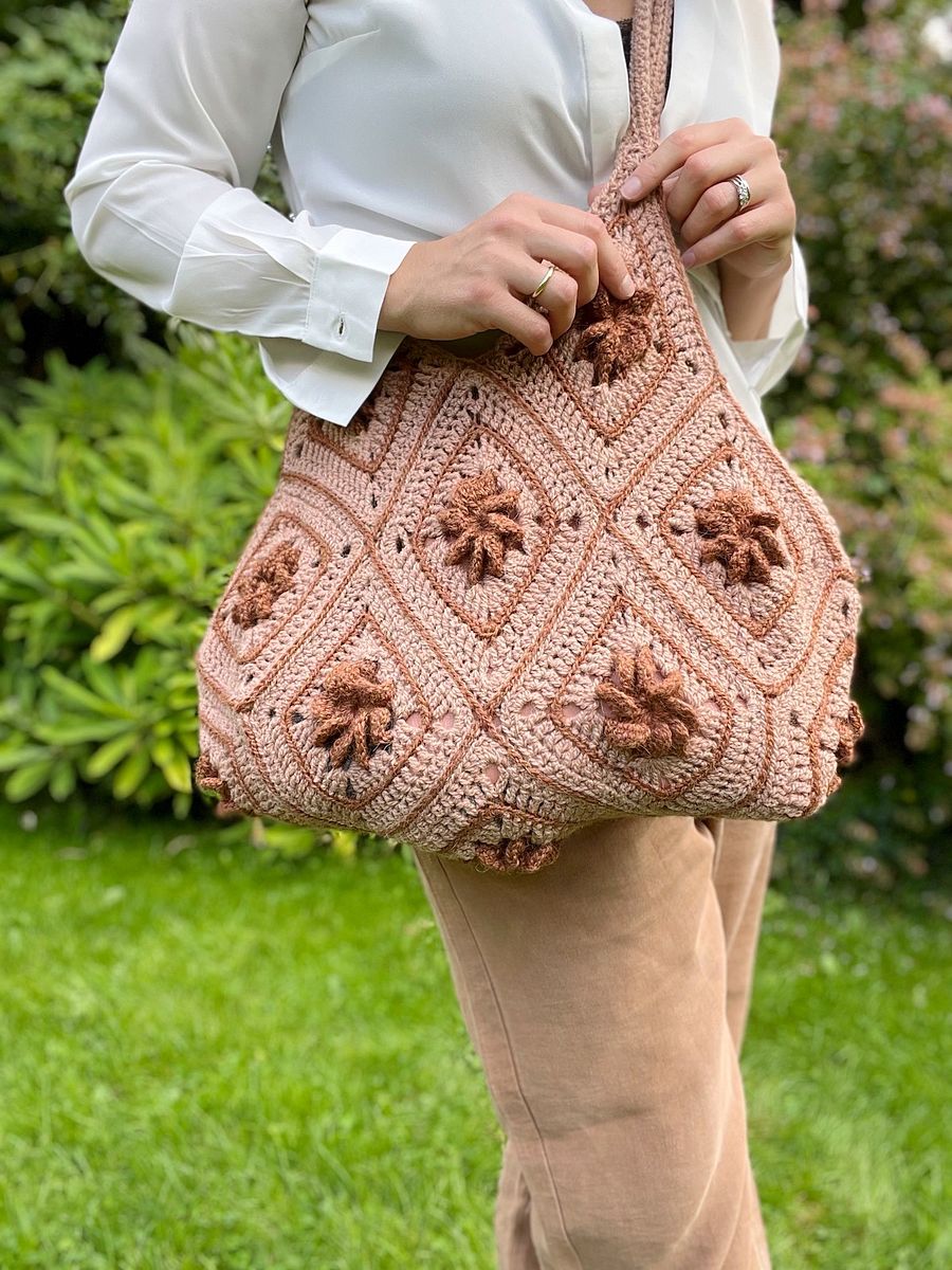 Granny Square Bag Crochet Pattern / Flower Crochet Bag / Easy Tote or Crossbody Bag Pdf product image (4)