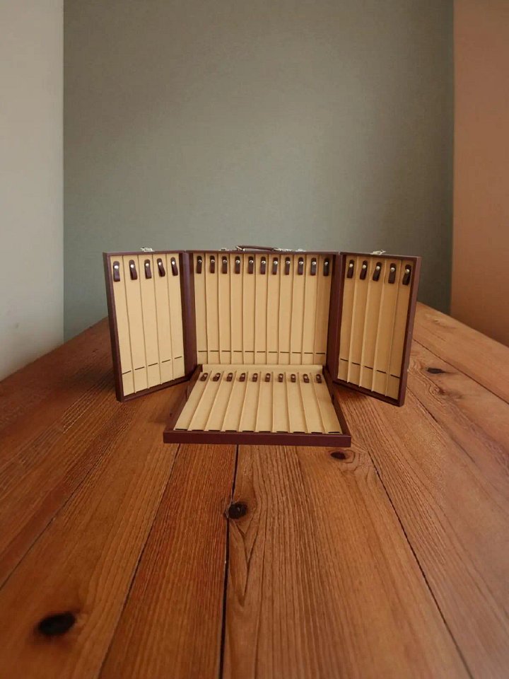 شنط مسابيح سعة 31 مسباح لون عنابي product image (1)