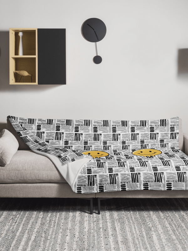 LOVA - Smiley Blanket product image (2)