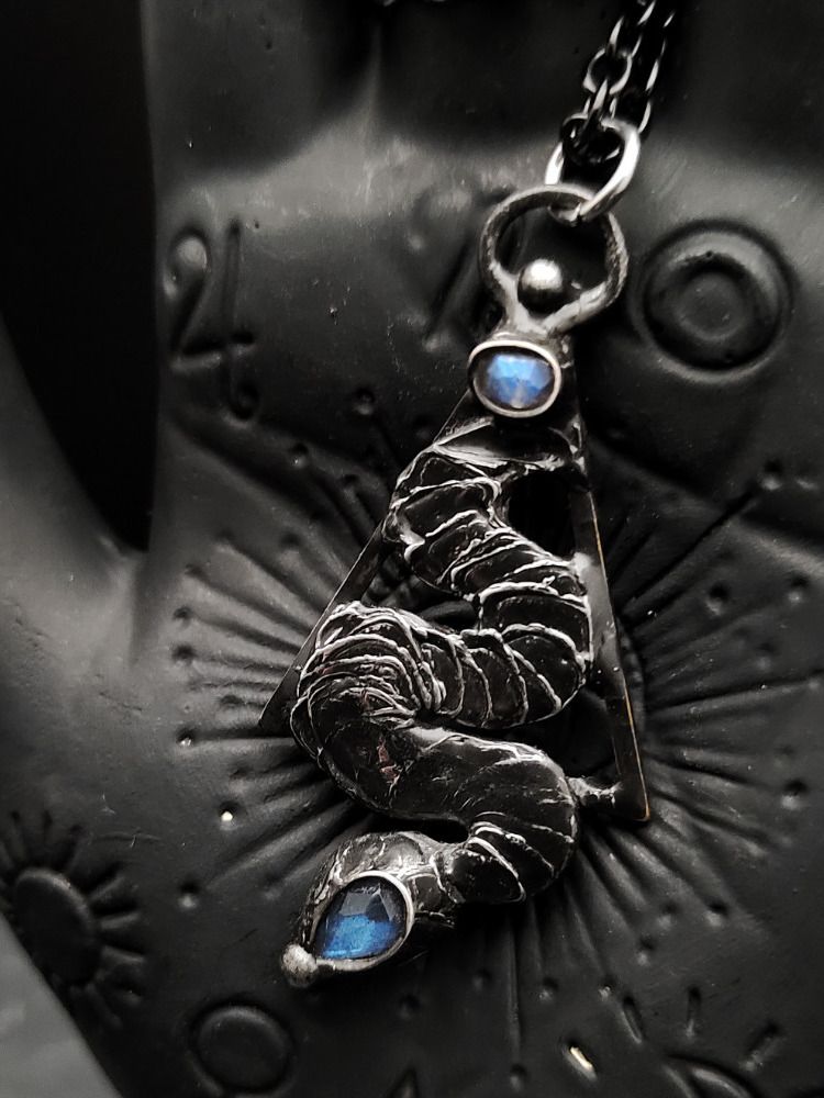 Familiars - SerpentShrine Amulet product image (1)