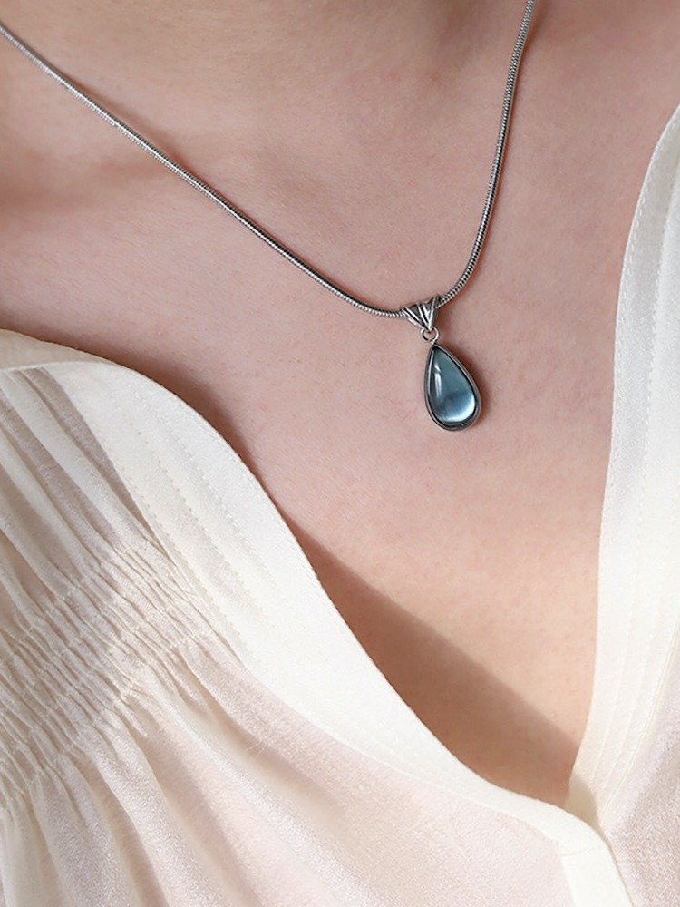 Water Drop Necklace | 18K Gold Plated. product image (7)