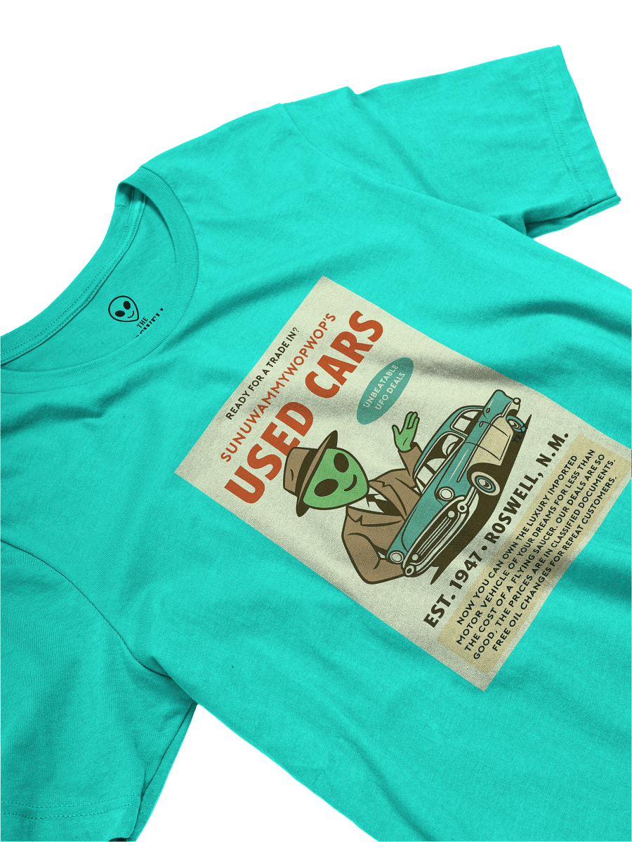 Used Car Dealership Roswell Aliens 1950's Retro Poster Unisex T-Shirt product image (51)