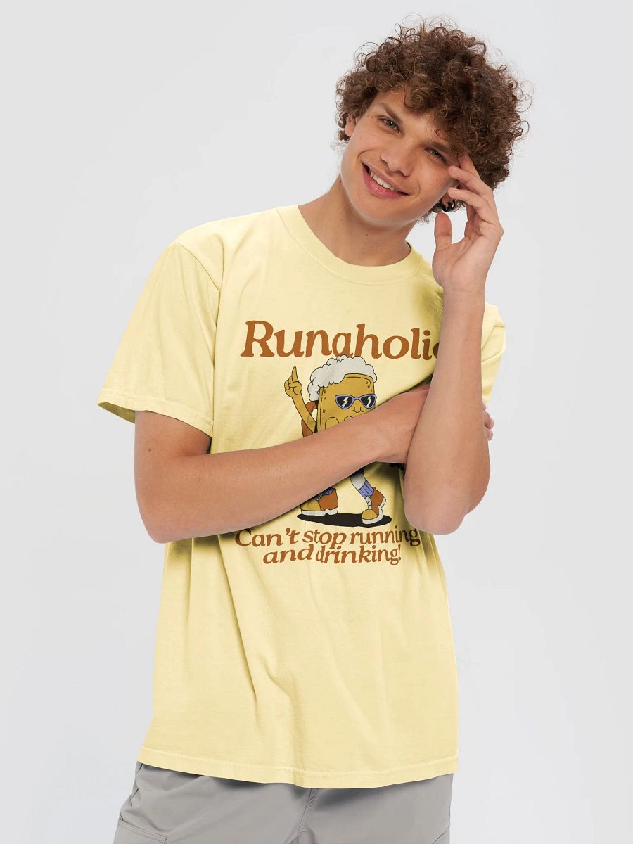 Runaholic Beer Mug T-Shirt product image (13)