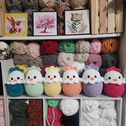 My collection of chickies is complete!!! The pattern is from @mufficorn_toys_patterns 

#happycreations #chickensofinstagram ...