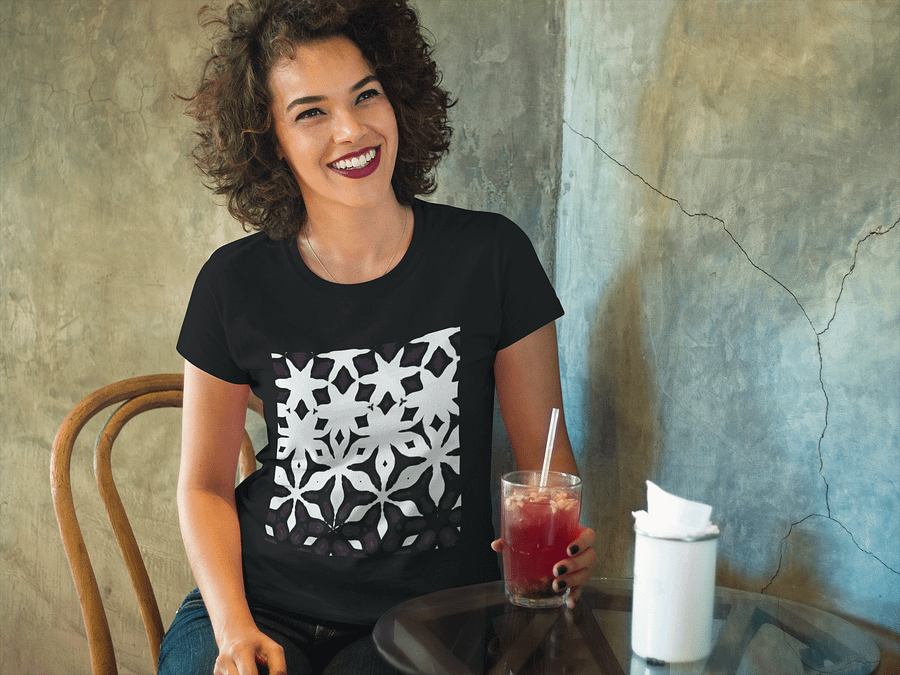 Abstract Black and White Shapes Pattern Women's Black T Shirt product image (3)