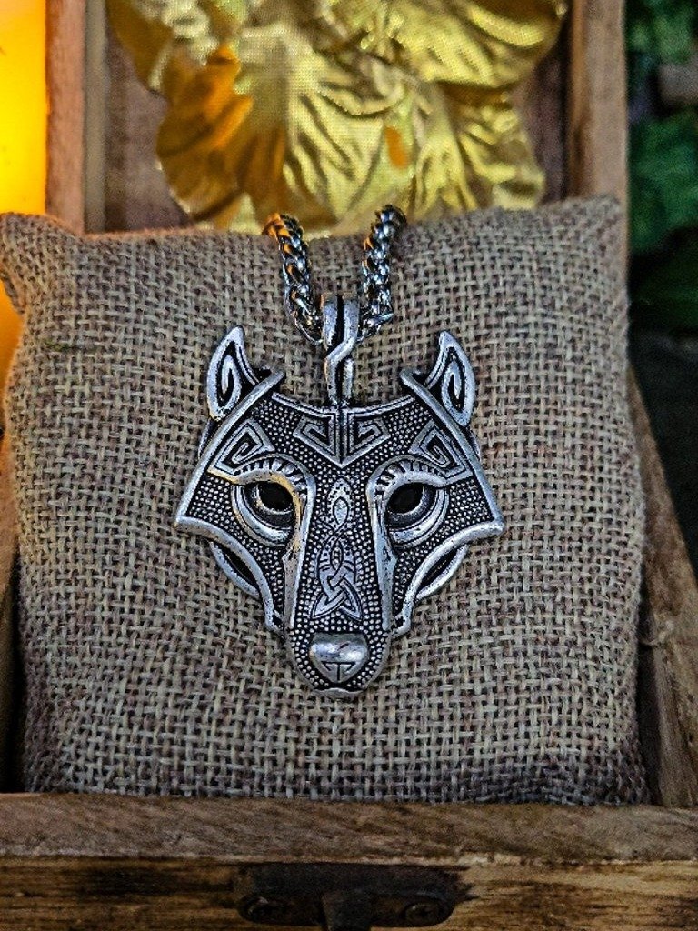 The Armored Kingdom Winterborn Silver Wolf Necklace product image (3)