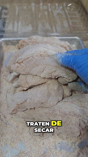 ¡El secreto del pollo crujiente! ¡Prepara tu cocina ahora! 🍴🔥

¡A empanizar se ha dicho! 🤩 Con harina, huevo y pan molido, es...