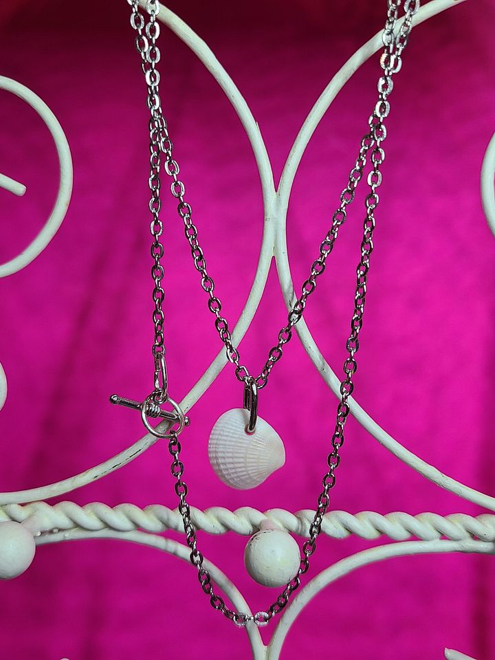 Shell Choker necklace product image (1)