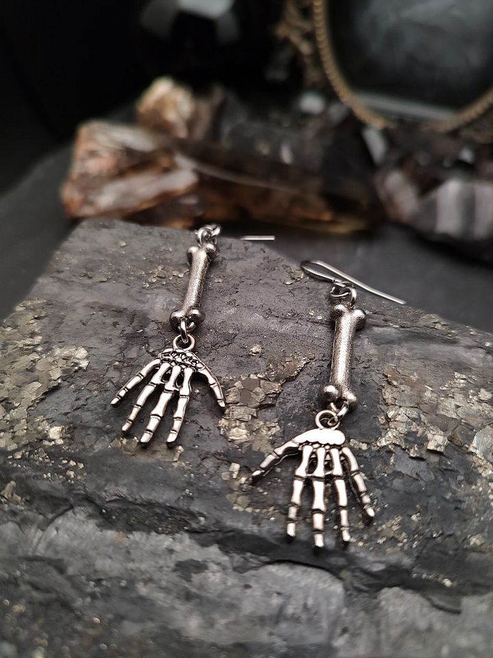 Earrings Gothique - The Grabbing Hands product image (1)