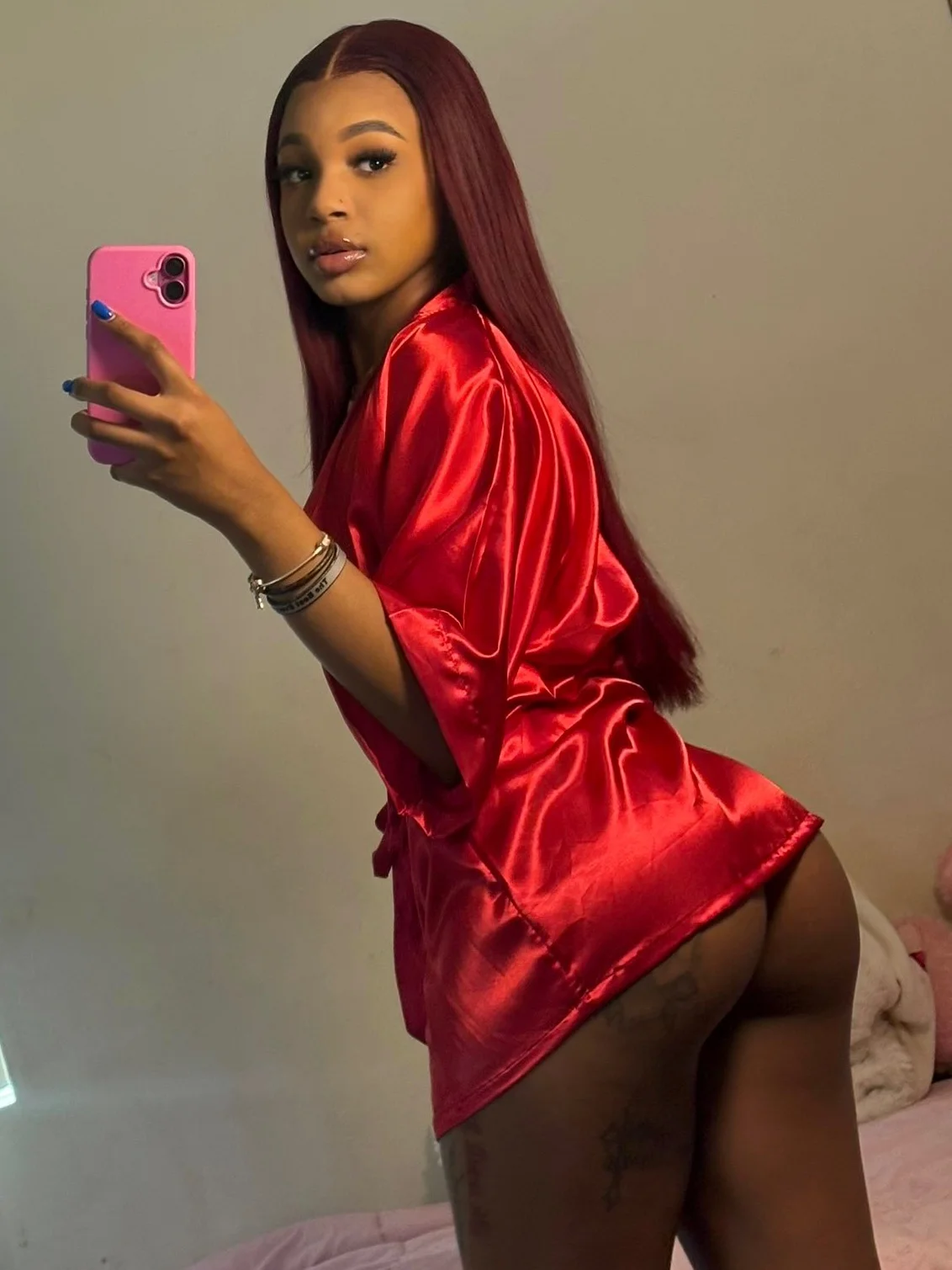 PRETTY EATER FREE OF PAGE REVEAL product image (2)