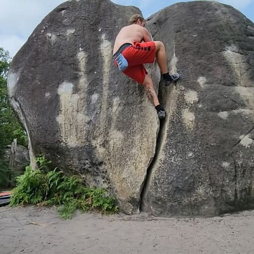 Fontainebleau 🇫🇷 The bouldering Mecca 🥖
#bouldering #boulderinglife #boulderinggym #climbinglife #climbinggym #fontainebleau ...
