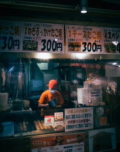 Just 300 yen for perfect takoyaki.
Captured somewhere in Tokyo.