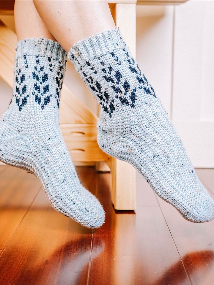 Vine Colorwork Crochet Sock Pattern Tutorial product image (1)