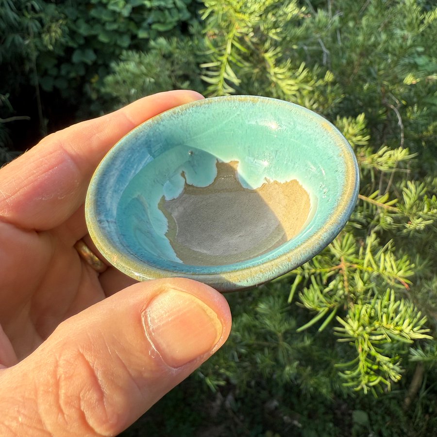 🎎 Modern Japanese Sake Cup with Layered Ash & Iron Glaze – Japan Antique Roadshow product image (9)
